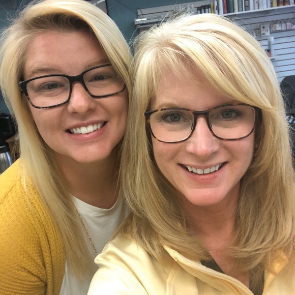 Meet your Posher, Michelle - Picture 1 of 4